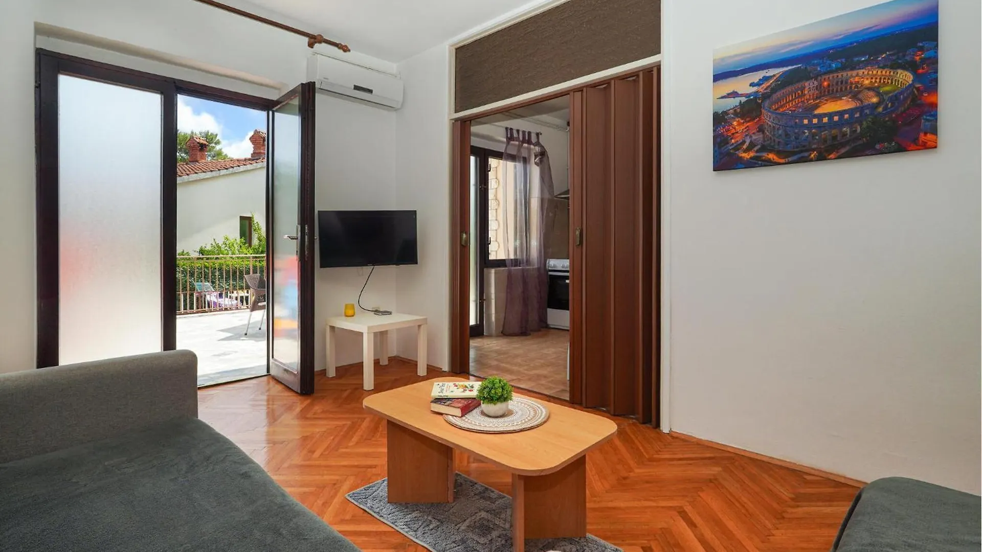 Awesome Apartment In Rijeka With Wifi 0*,